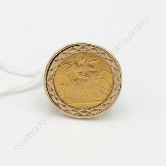 9ct GOLD HALF SOVEREIGN RING 1906 English mint. 8.68gms SIZE Q