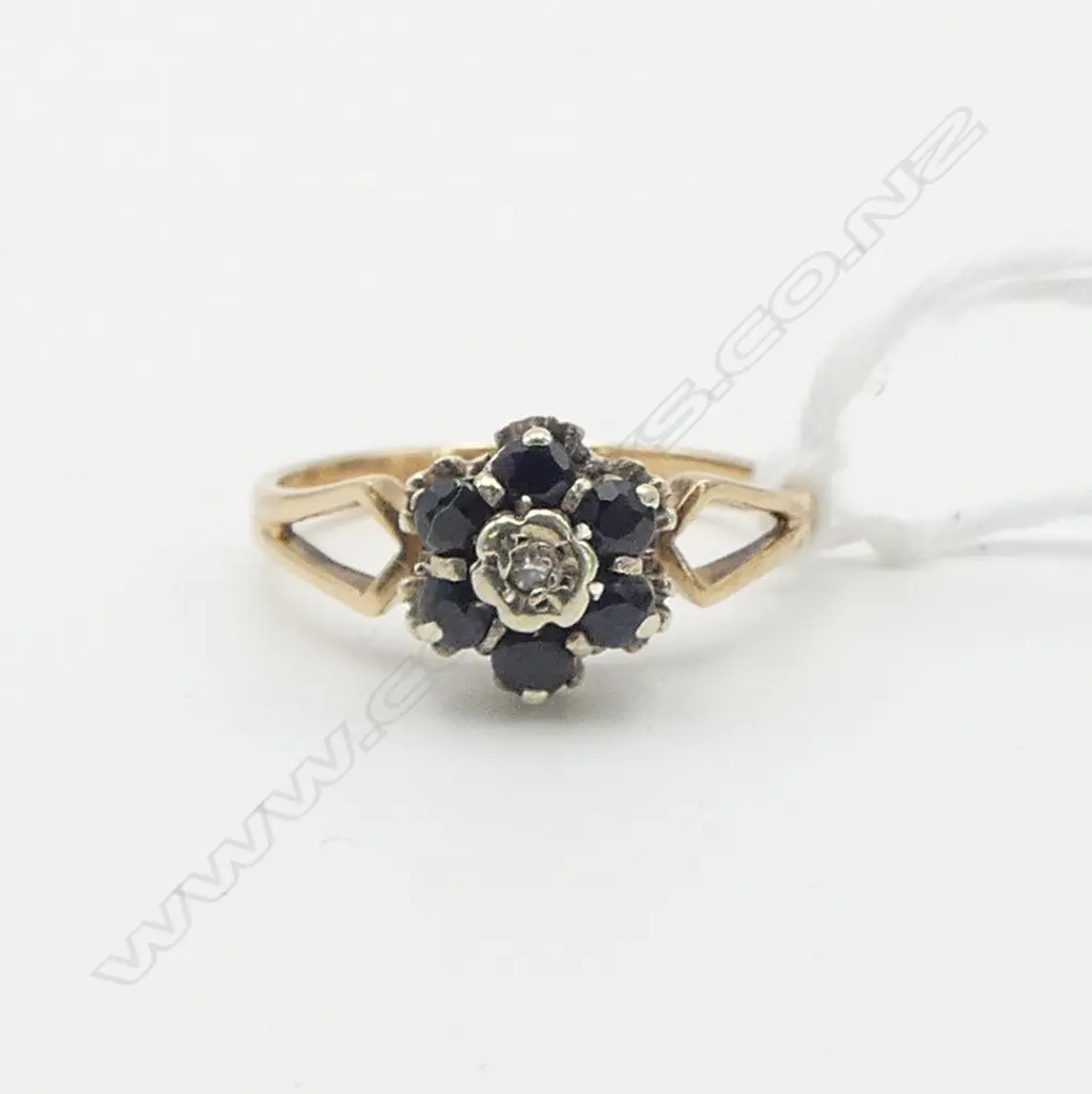 VINTAGE 9ct SAPPHIRE & DIAMOND CLUSTER RING 2.6gms SIZE O Image 1++
