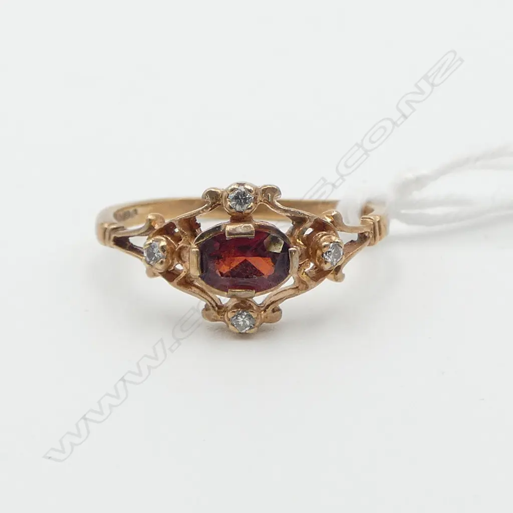 VINTAGE 9ct GOLD  GARNET & DIAMOND RING 1.88gms SIZE O Image 1++