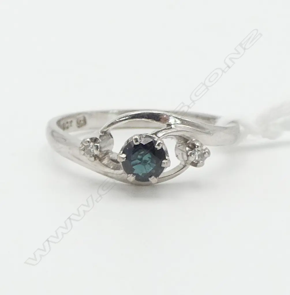 18ct WHITE GOLD SAPPHIRE & DIAMOND RING 3.16gms SIZE P Image 1++