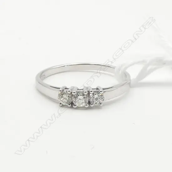 **RTV** 9ct W/GOLD & ROUND BRILLIANT CUT DIAMOND 'TRILOGY' RING, colour H-I, size N, 1.31gms
