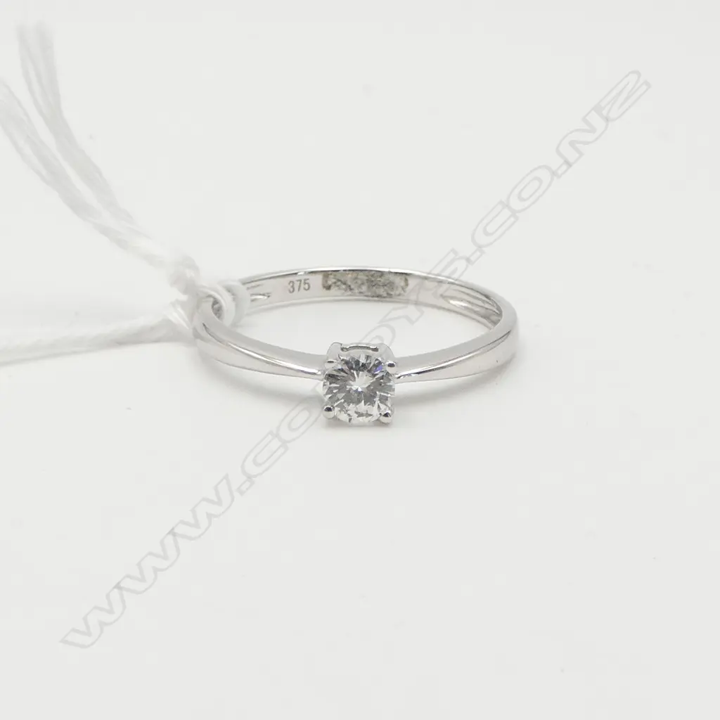 **RTV** 9ct W/GOLD & ROUND BRILLIANT CUT DIAMOND SOLITAIRE RING, 0.24ct colour H-J, size P, 1.66gms Image 1++