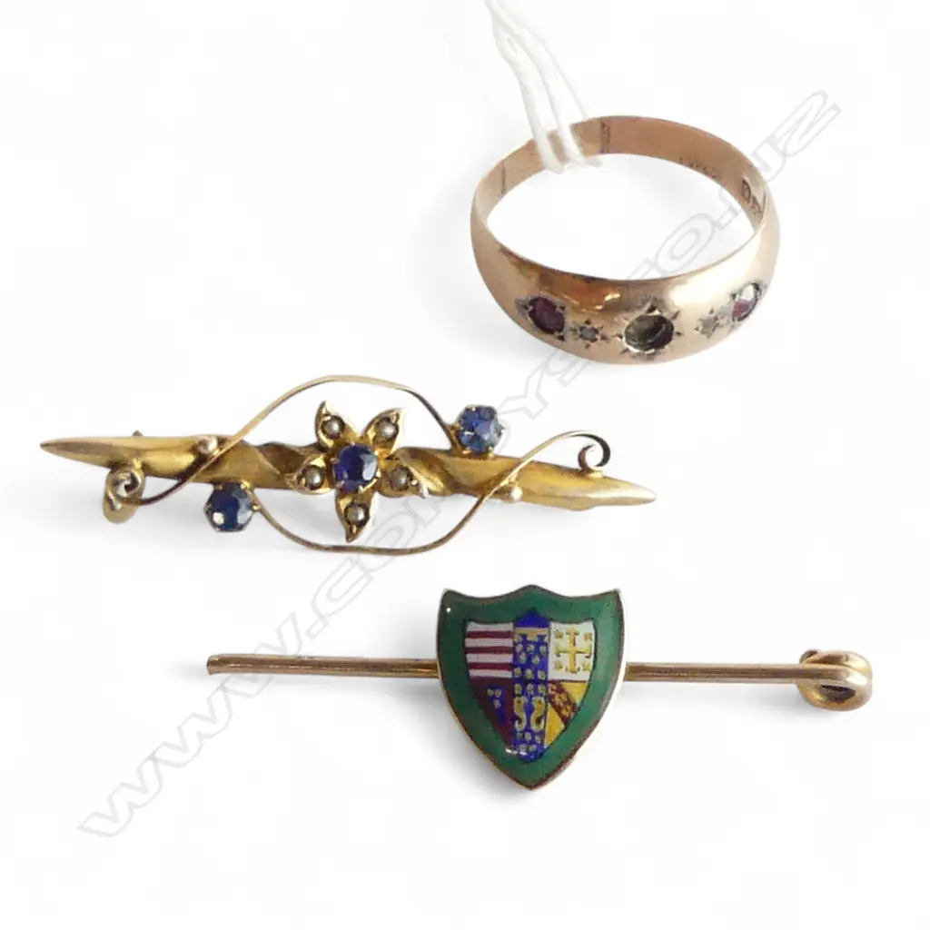 3 PCES 9CT JEWELLERY; RING AF, 2 BROOCHES 5.47gms Image 1++