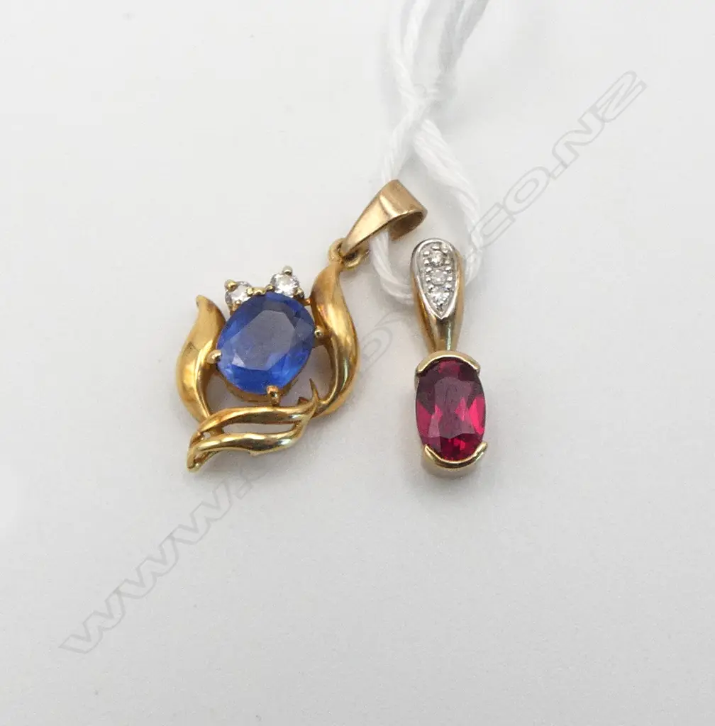 2 9ct GOLD & GEM SET PENDANTS 1.88gms Image 1++
