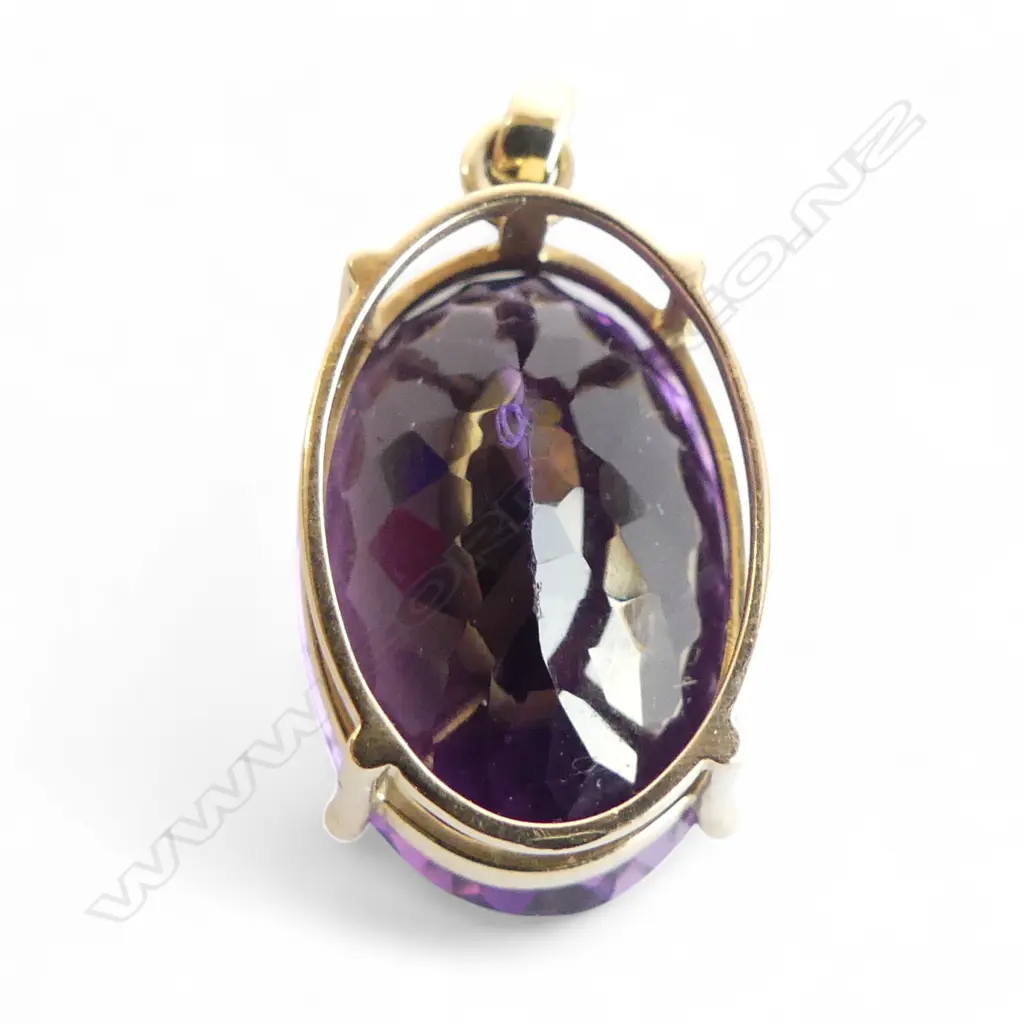 14ct AMETHYST SET PENDANT, L.20mm (small chip to back of stone) Image 1++