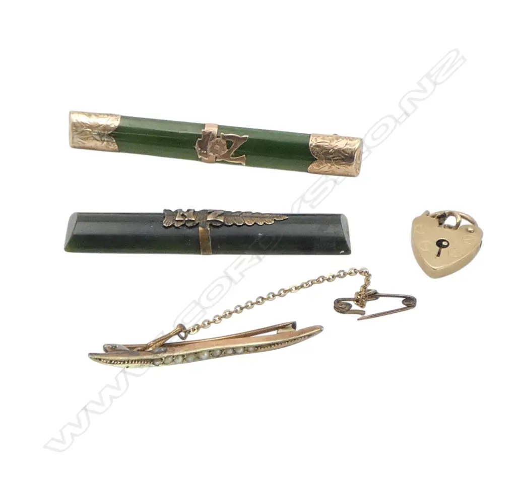 9ct GOLD HEART BRACELET CATCH + 9ct GOLD & PEARL CRESCENT BROOCH. 3.3gms + 2 pounamu & gold pces faulted Image 1++