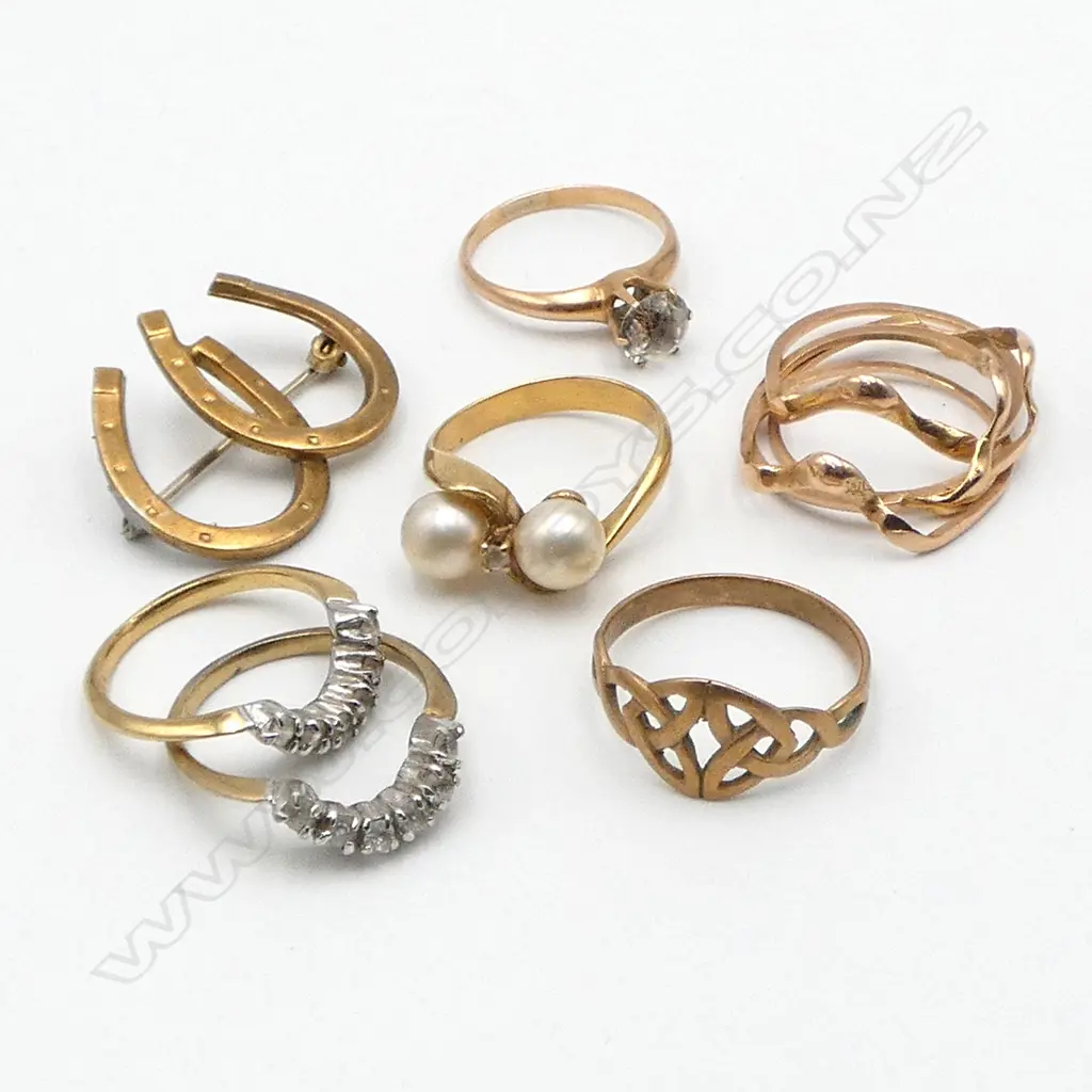 1 connected 14CT GOLD 4 RING SET 4.4 gms +  ASST. GOLD plated rings & brooch Image 1++