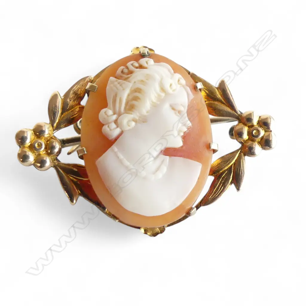 9ct GOLD CAMEO BROOCH w. SAFTEY PIN 3.90gms Image 1++