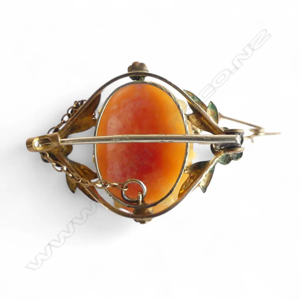 9ct GOLD CAMEO BROOCH w. SAFTEY PIN 3.90gms Image 1++