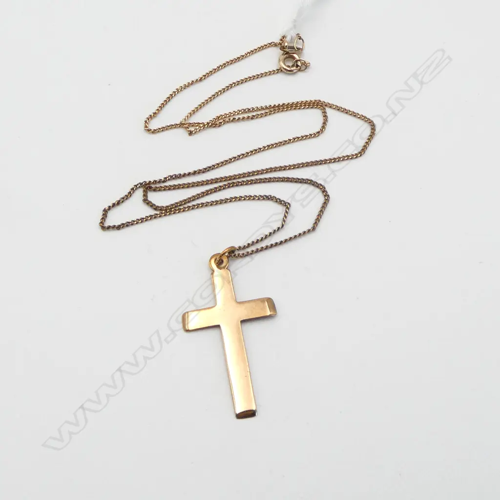 9ct GOLD CROSS PENDANT on 9ct GOLD CHAIN 2.9gms Image 1++