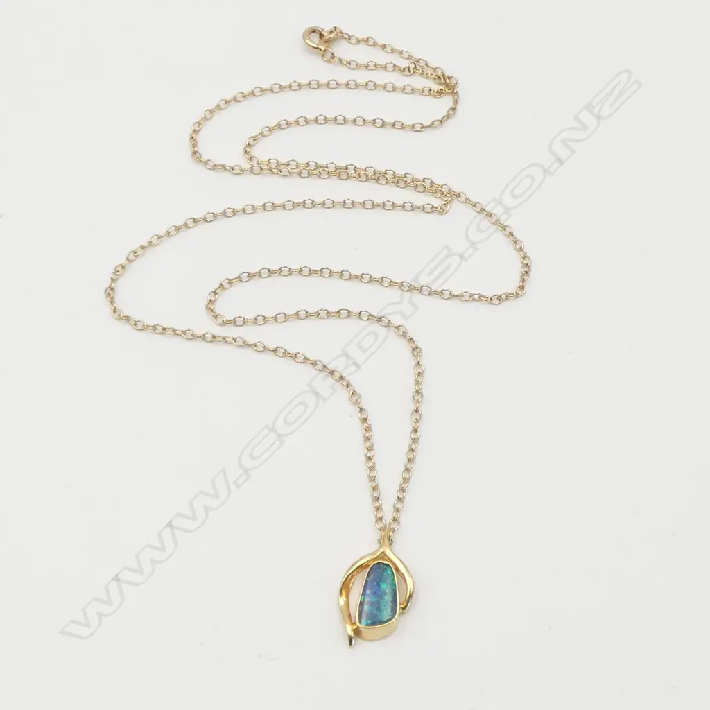 **RTV** 18ct BLACK OPAL PENDANT on 9ct CHAIN, TW=3.2gm Image 1++