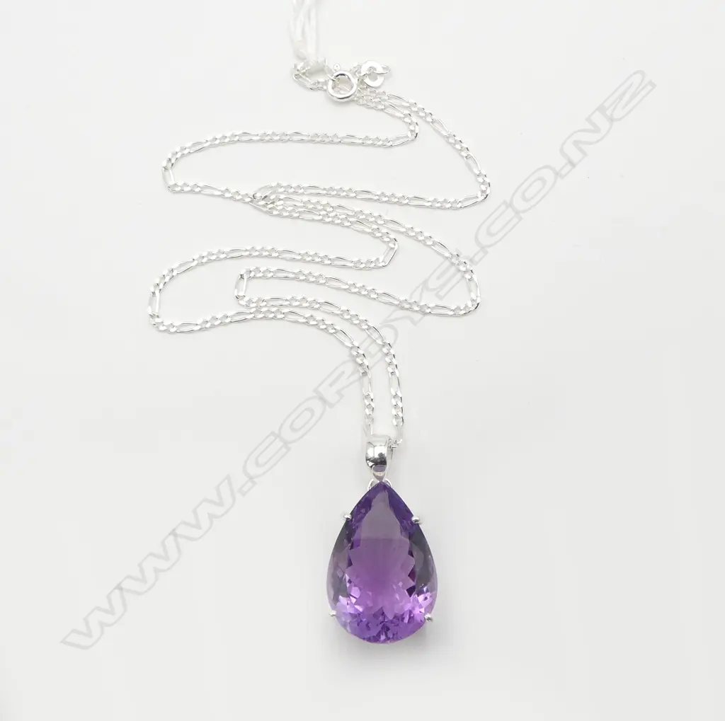 SILVER SET AMETHYST PENDANT on SILVER CHAIN Image 1++