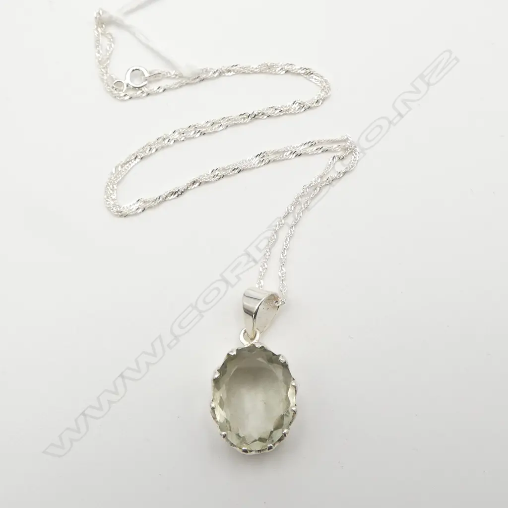 SILVER SET GREEN AMETHYST PENDANT on SILVER CHAIN Image 1++