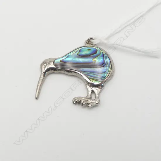 NZ silver & paua kiwi pendant. Silver textured back