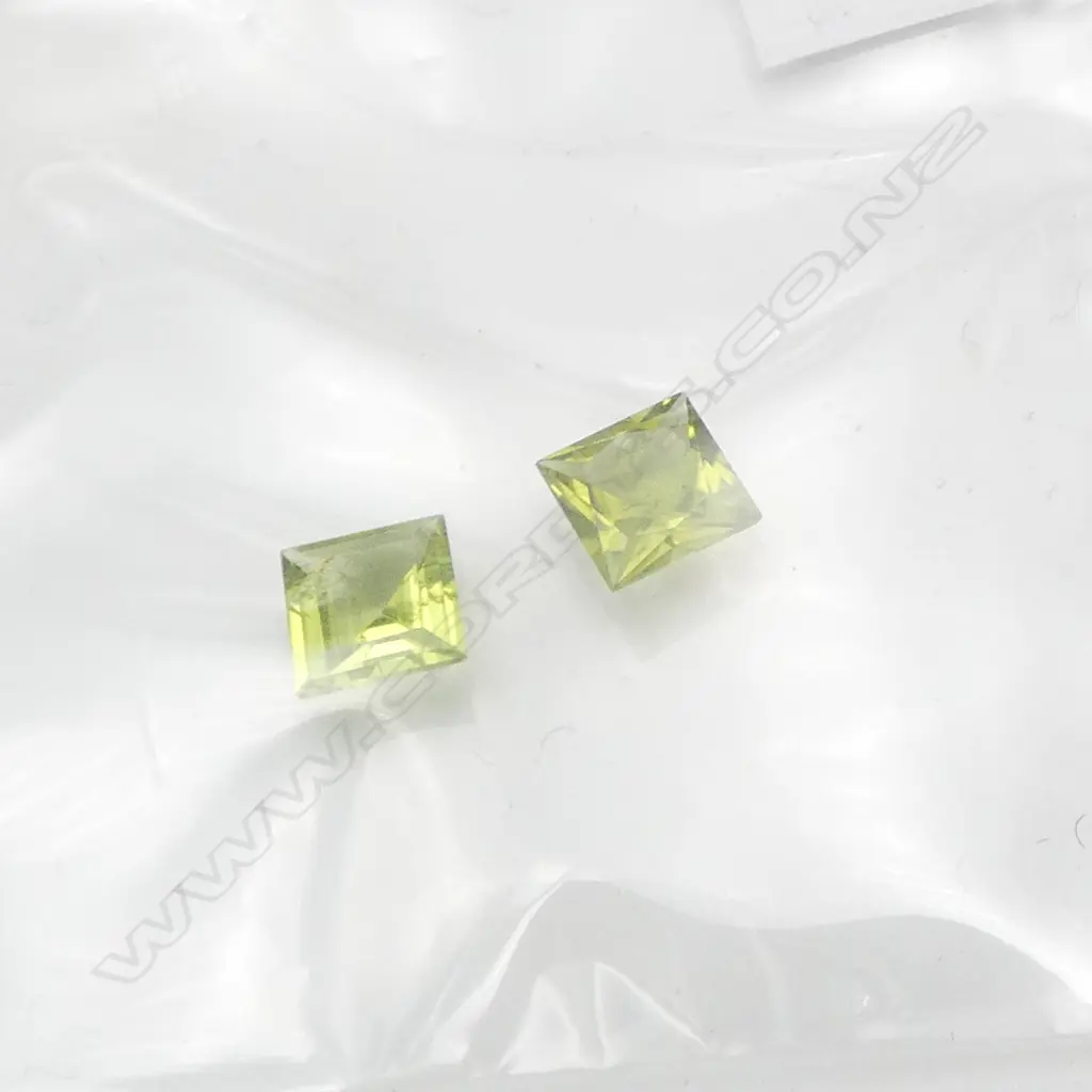 PR SQUARE CUT PERIDOTS Image 1++