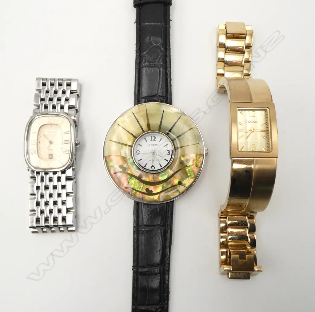 3 LADIES WRISTWATCHES; ANNE KLEIN, FOSSIL & LIPSTART Image 1++