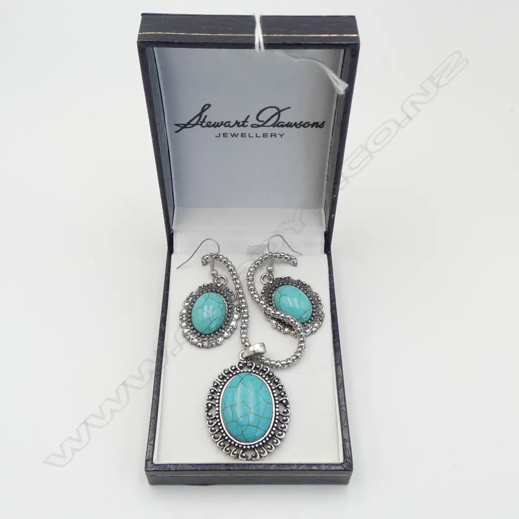 SILVER COLOURED MOUNTED TURQUOISE STYLE PENDANT ON PLATED CHAIN + PR MATCHING EARRINGS Image 1++