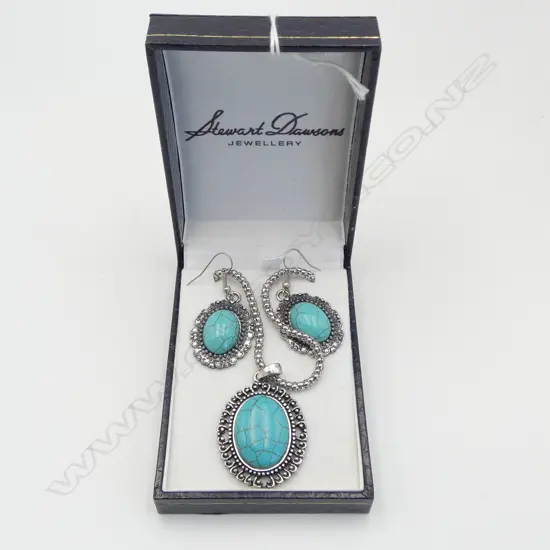 SILVER COLOURED MOUNTED TURQUOISE STYLE PENDANT ON PLATED CHAIN + PR MATCHING EARRINGS