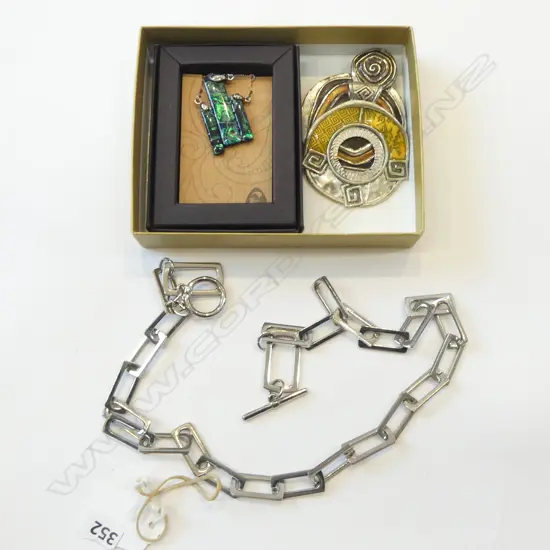 PENDANT EARRING SET, TWO HANDCRAFTED SILVER COLOUR PENDANTS & DESIGNER LINK NECKLACE