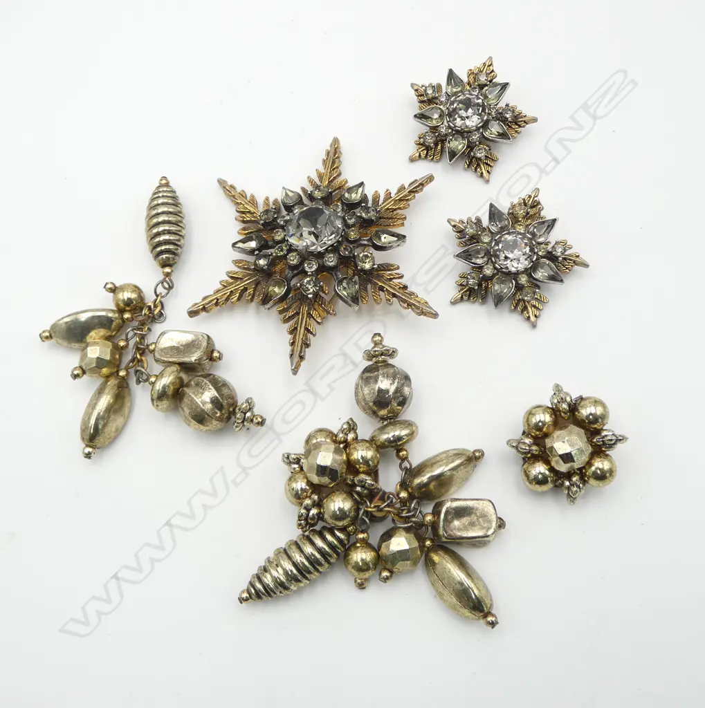 COSTUME JEWELLERY SET + PR (one needs repair) Image 1++