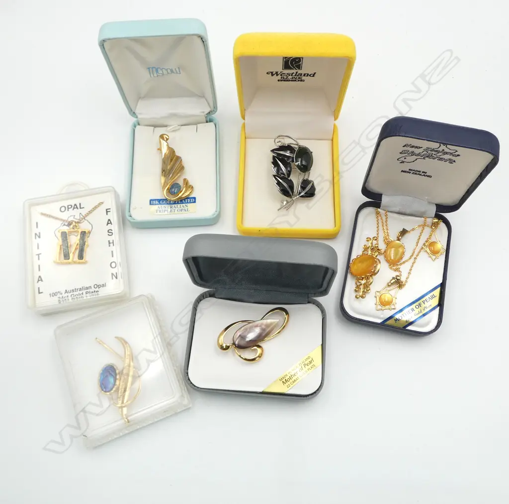 6 PCES. G/P COSTUME JEWELLERY Image 1++