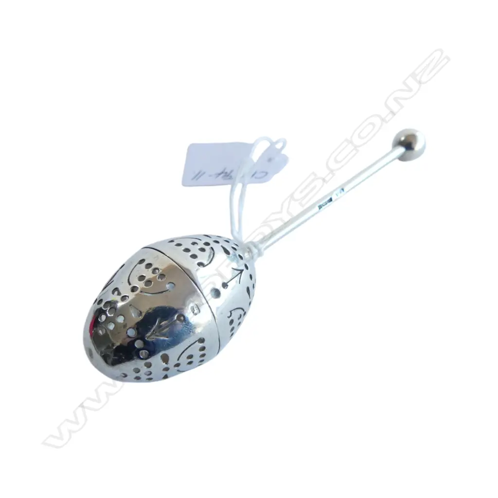 SILVER TEA STRAINER pierced hinged egg w long handle Sheffield 1904 30gms Image 1++