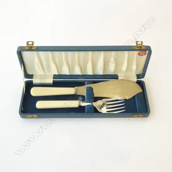 CASED IVORINE 'BONE' YEOMAN FISH SET