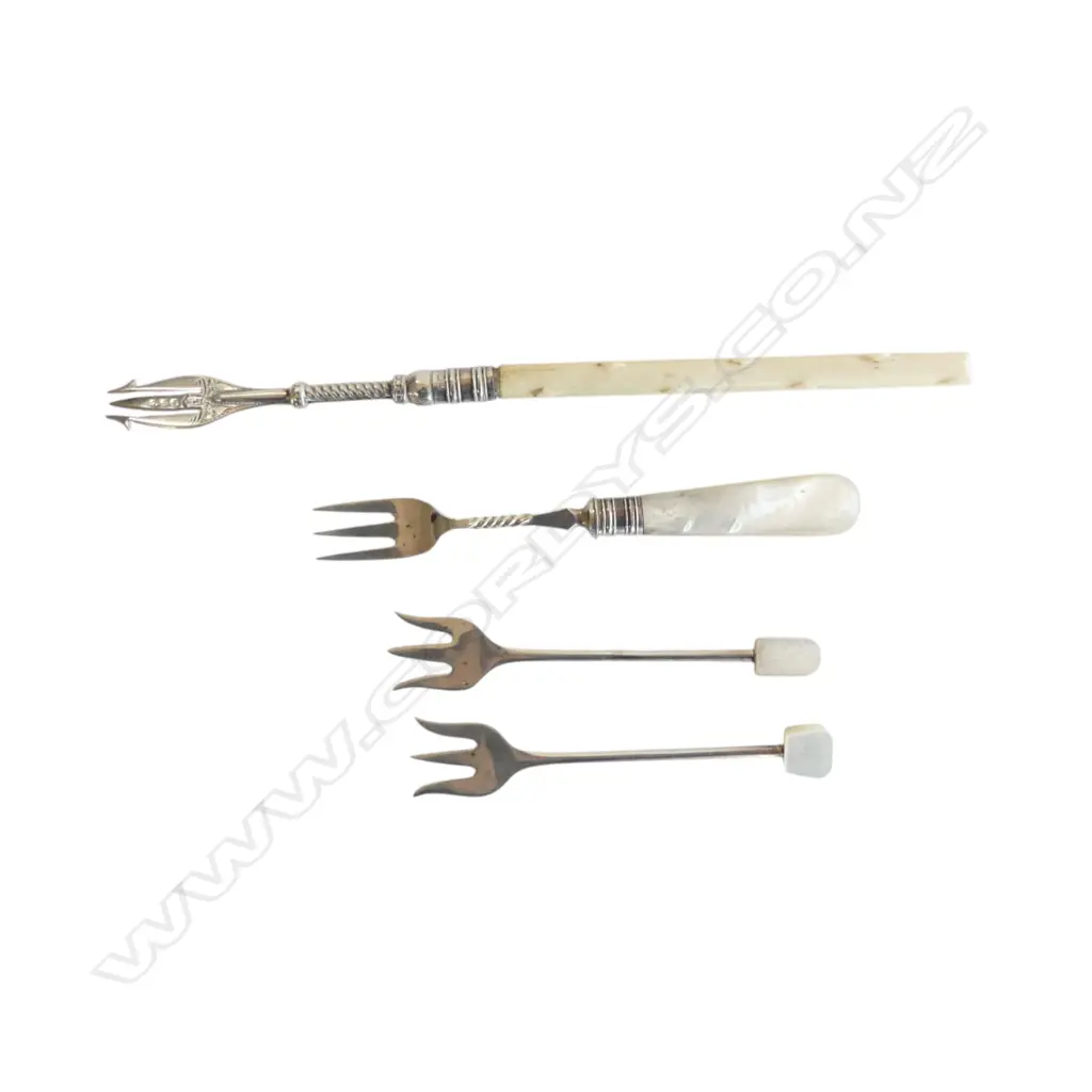 4 ANTIQUE SERVING small FORKS 3 W MOP HANDLES + 1 with long ivory handle L.185mm Image 1++
