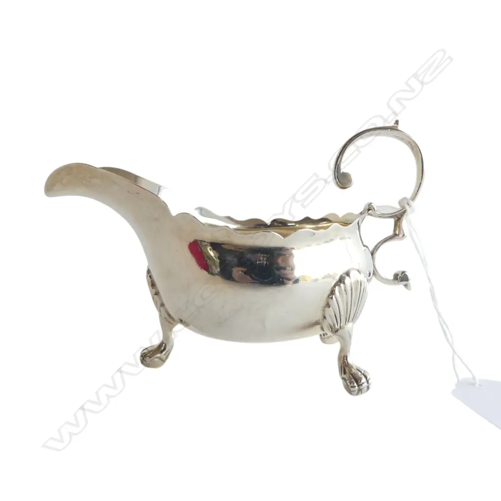 HEAVY VICTORIAN SILVER Georgian style GRAVY BOAT flying scroll handle Birmingham 158gms Image 1++