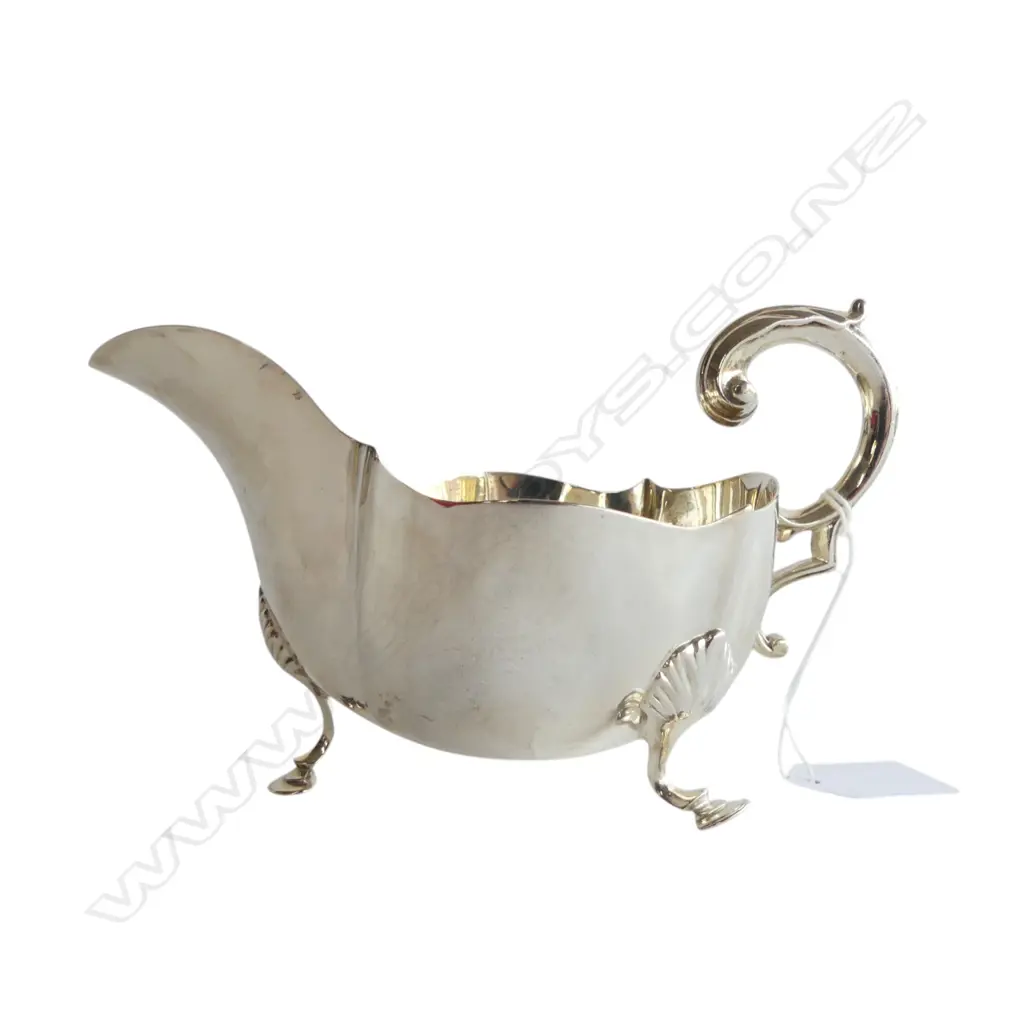 HEAVY EDWARDIAN SILVER Georgian style GRAVY BOAT flying scroll handle London 1901 278gms Image 1++