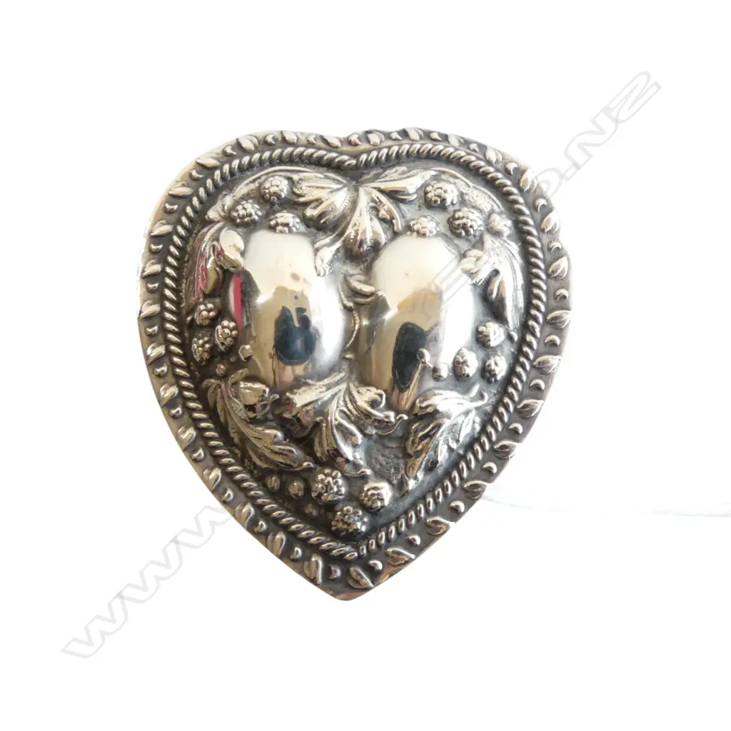 EDWARDIAN emboseed SILVER TOPPED & CUT CRYSTAL heart form TRINKET BOX Birmingham 1906 Image 1++