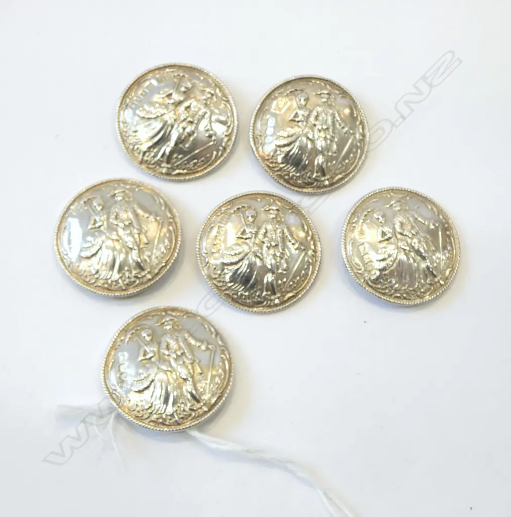 6 STG SILVER BUTTONS; LONDON 1901 30mm dia 26gms Image 1++