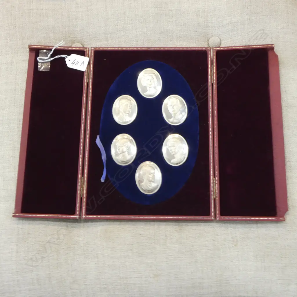 STG SILVER 'THE ROYAL FAMILY CAMEO COLLECTION' A LIMITED EDITION by JOHN PINCHES 267gms Image 1++