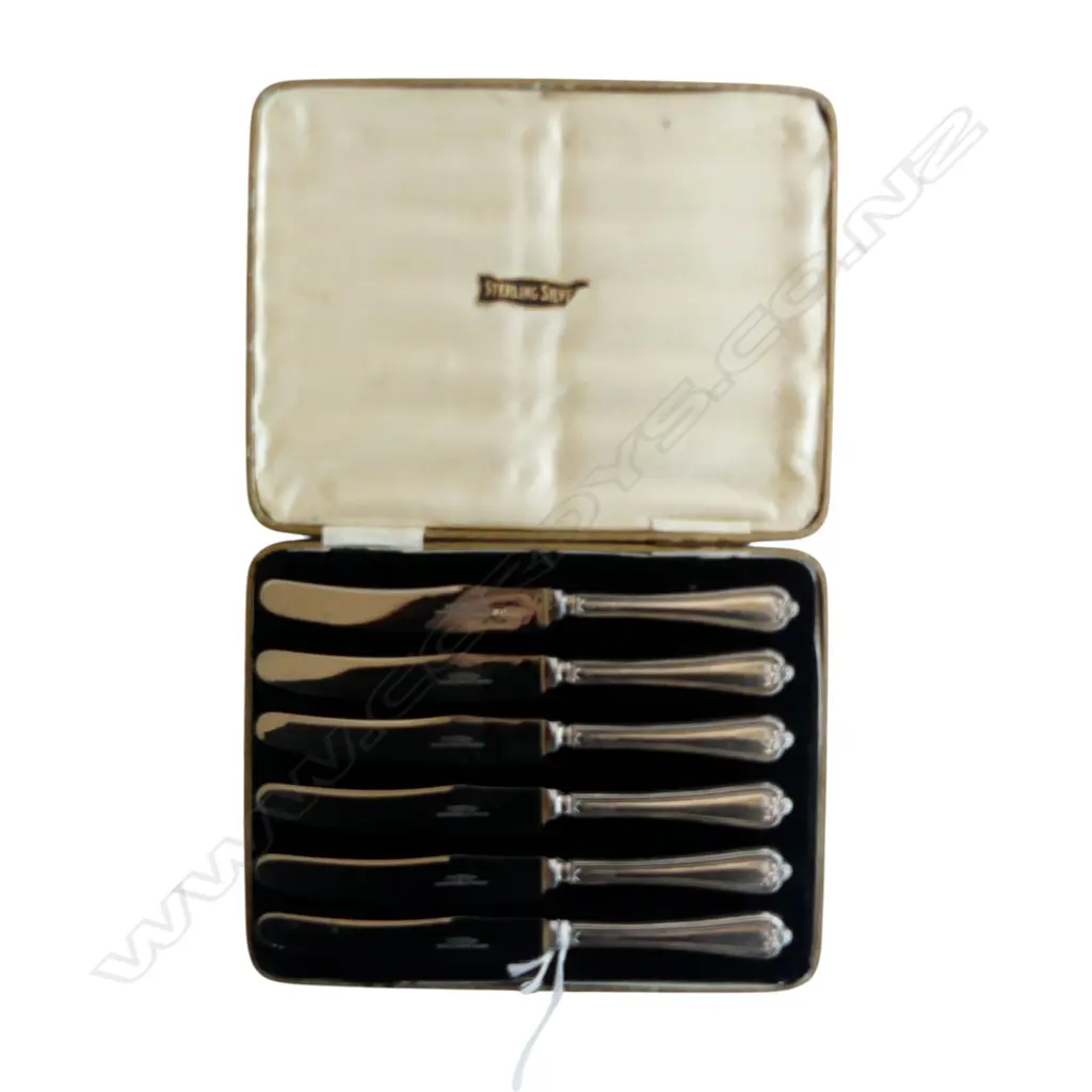 BOXED SET OF SIX SILVER HANDLED Sheffield steel knives in fitted box Image 1++