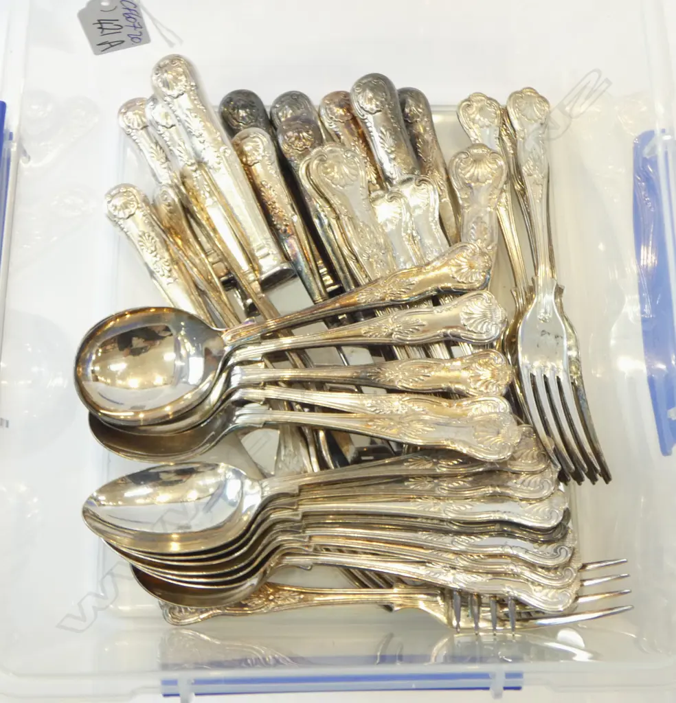 SHEFFIELD ENGLAND approx. 12 PLACE SETTING KING'S PATTERN SILVER PLATE CUTLERY Image 1++