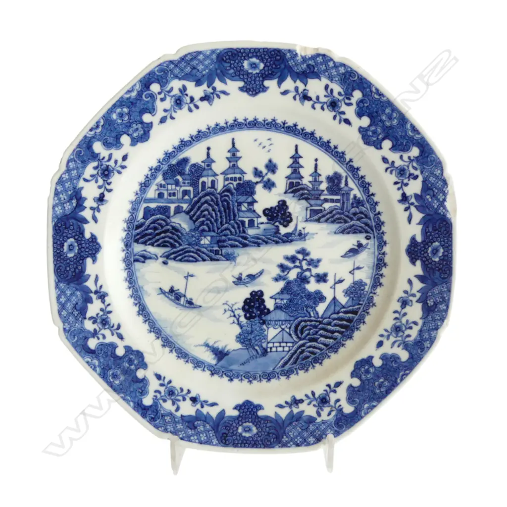 ANTIQUE CHINESE B/W EXPORT PLATE Dia.215mm chips along edge of plate Image 1++