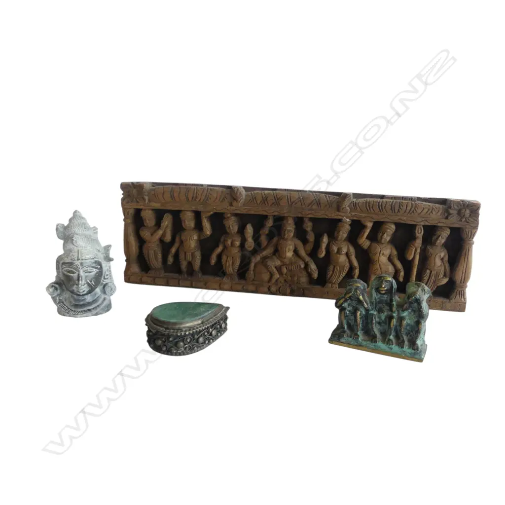 4 ASST. ORIENTAL PCES; CARVED PANEL W.310mm, BRASS MONKEY GROUP, etc Image 1++