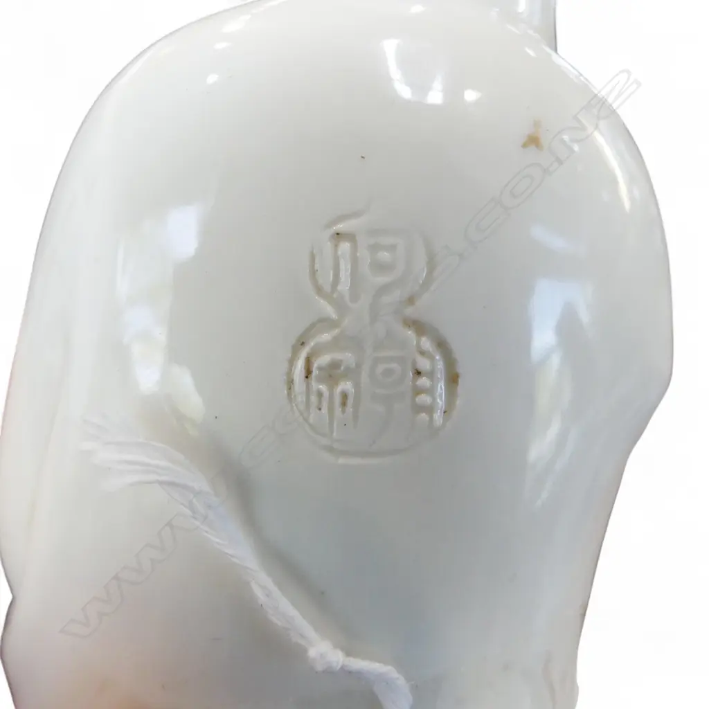 CERAMIC GUAN YIN H.130mm ON STAND 130mm dia Image 1++