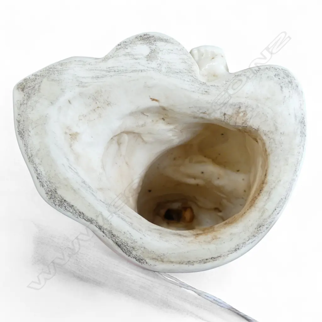 CERAMIC GUAN YIN H.130mm ON STAND 130mm dia Image 1++