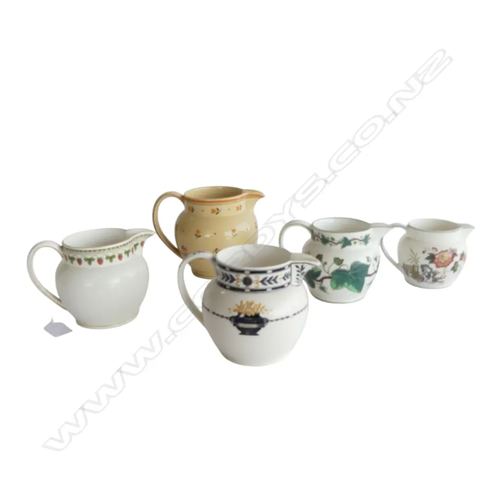 5 WEDGWOOD JUGS Image 1++