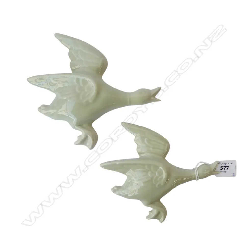 2 ROBERT GORDON AUSTRALIA CERAMIC WALL DUCKS, CELADON GLAZE H.175mm Image 1++
