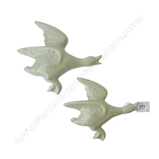 2 ROBERT GORDON AUSTRALIA CERAMIC WALL DUCKS, CELADON GLAZE H.175mm