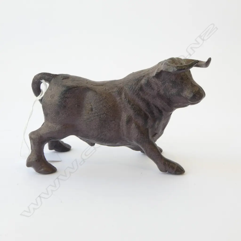 CAST IRON BULL H.100mm Image 1++