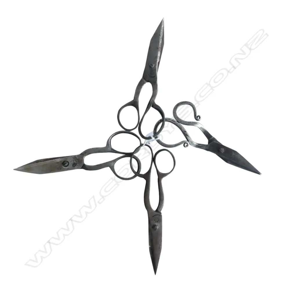 4 PR's VINTAGE PERSIAN RUG MAKER'S SCISSORS curved blades. Look to be hand made? L.160mm Image 1++