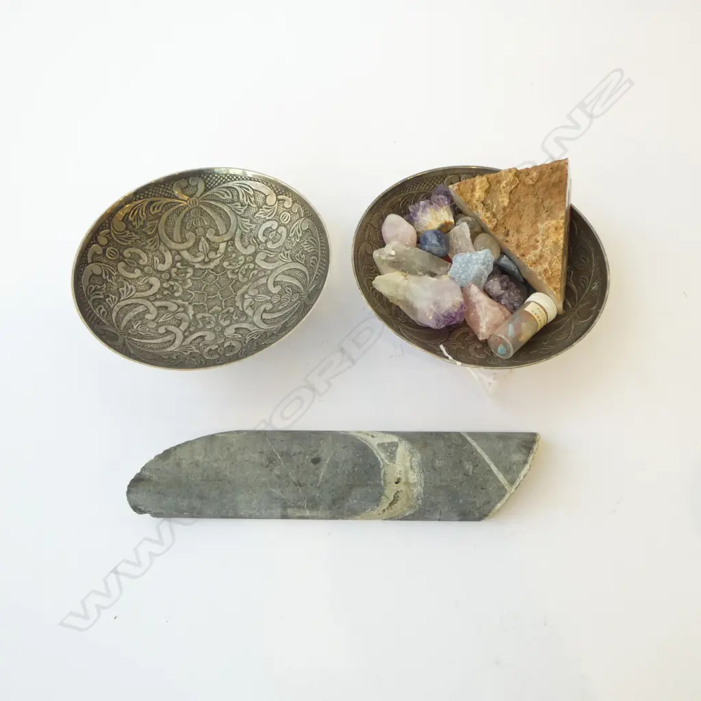 2 SILVER METAL BOWLS 190mm dia + ASST. CRYSTALS & WAIHI GOLDMINE CORE SAMPLE L.265mm Image 1++