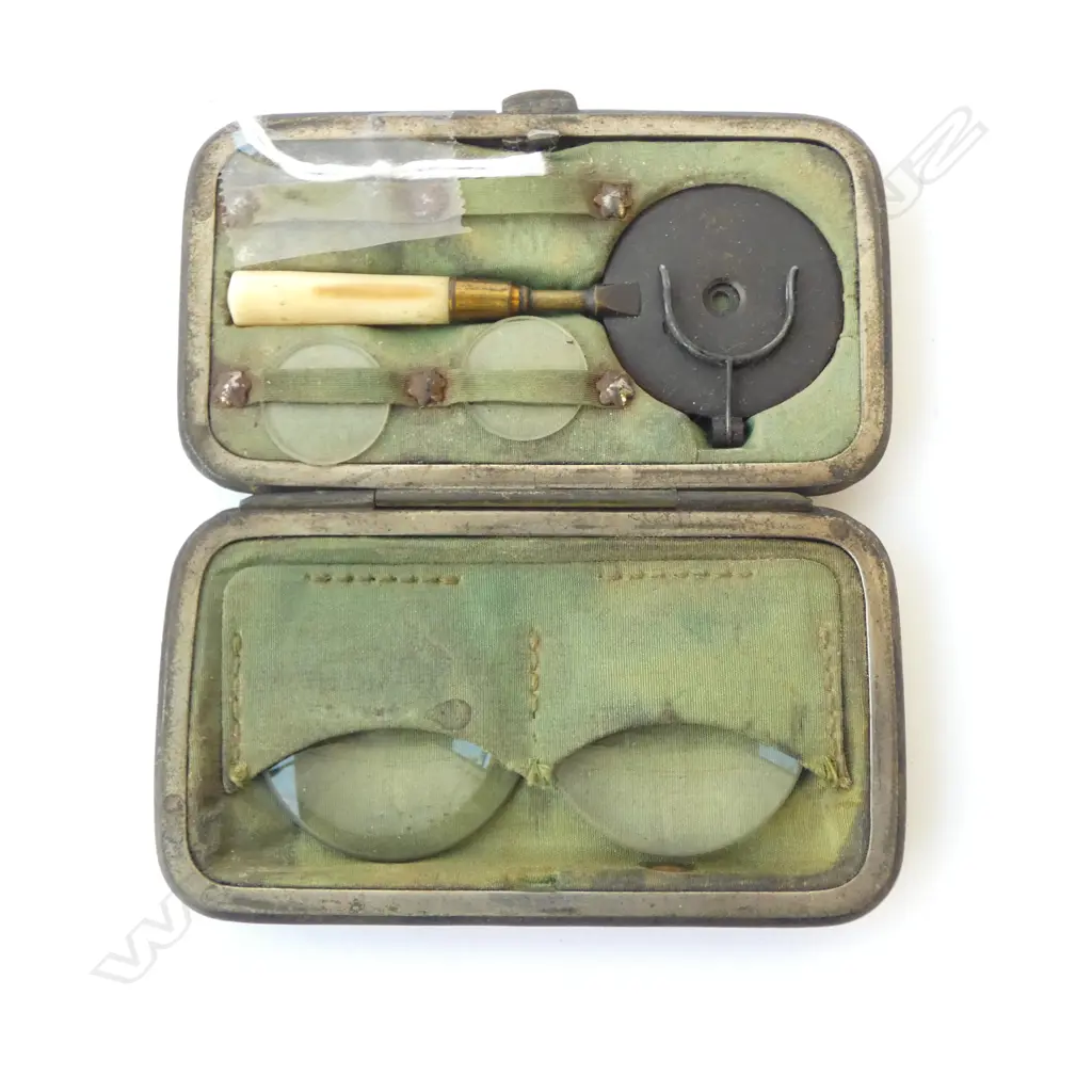 VICTORIAN OPHTHALMOLOGISTS OPTHALMOSCOPE W. IVORY HANDLE IN CASE, L.85MM Image 1++