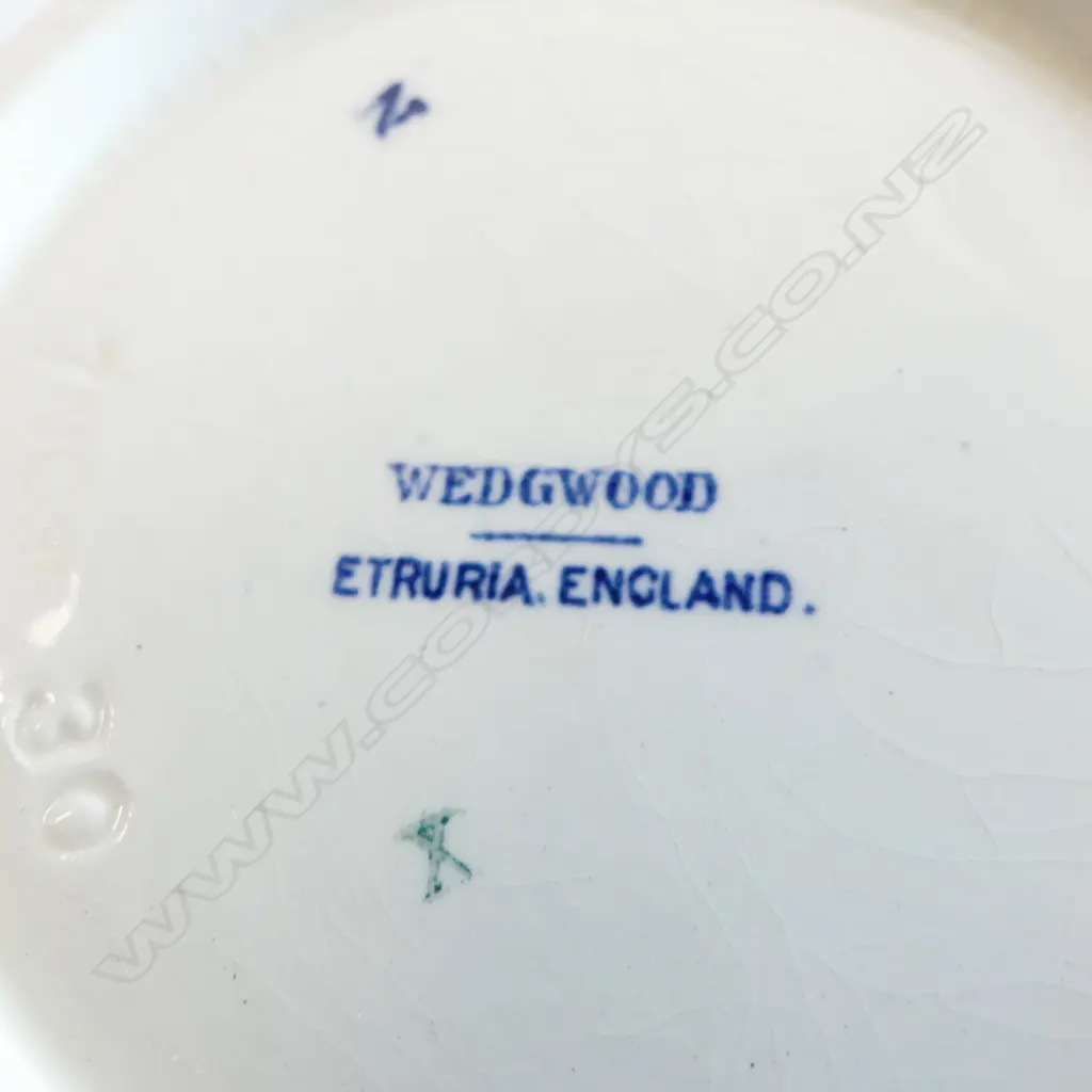 4 WEDGWOOD B/W COUNTRY SCENE/WILLOW PATTERN JUGS H.170mm Image 1++