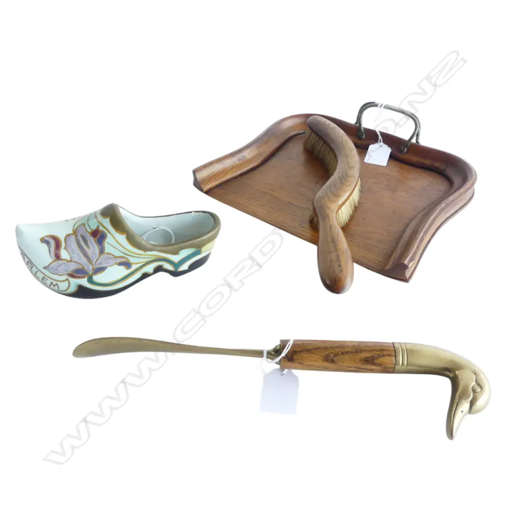 EDWARDIAN OAK CRUMB TRAY & BRUSH, SHOEHORN w BRASS DUCK HANDLE & VINTAGE 'HAARLEM' CLOG Image 1++