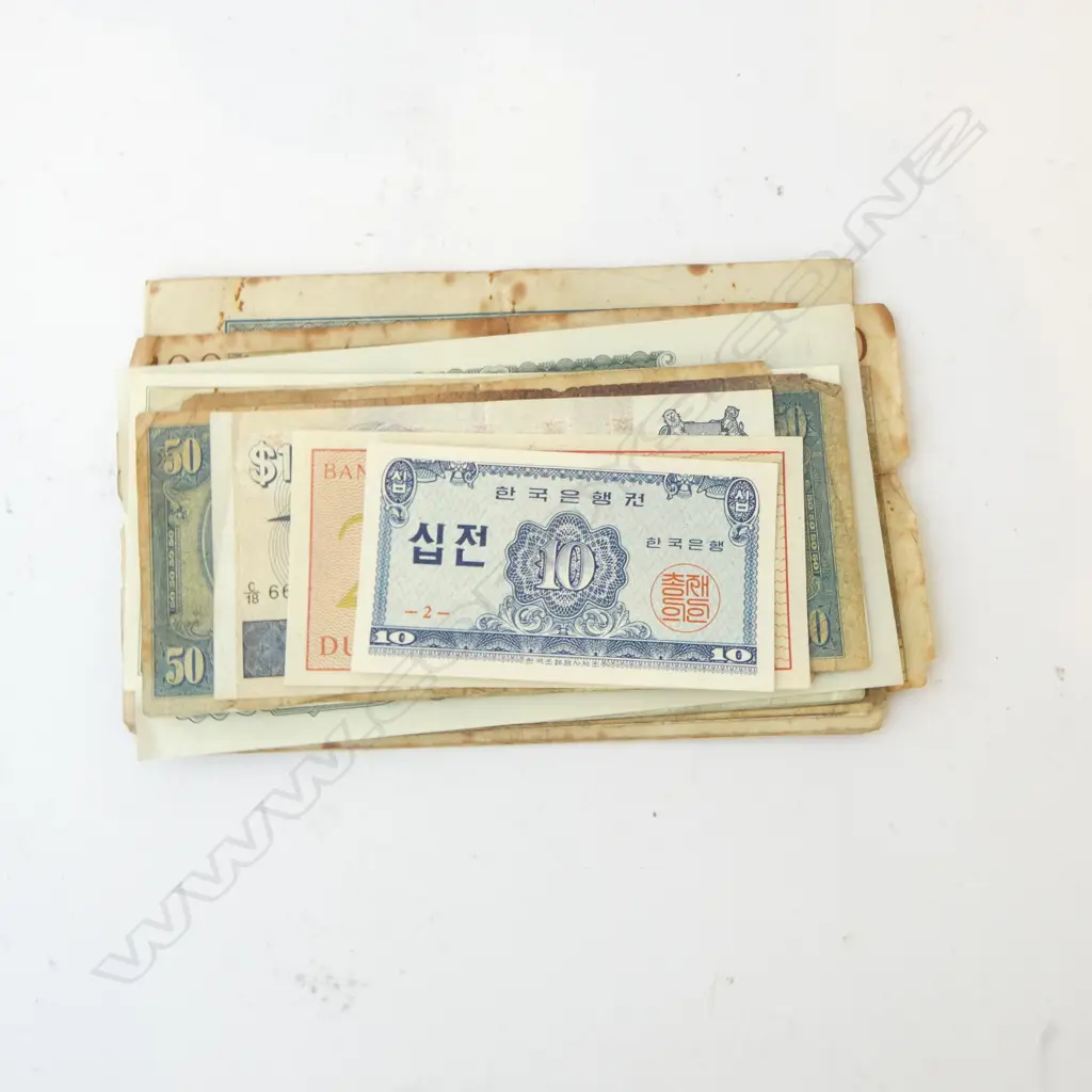 VINTAGE WORLD BANK NOTES Image 1++