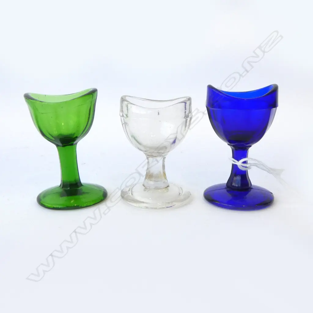 3 ANTIQUE GLASS EYE BATHS W.T & CO BLUE, & GREEN & CLEAR Image 1++